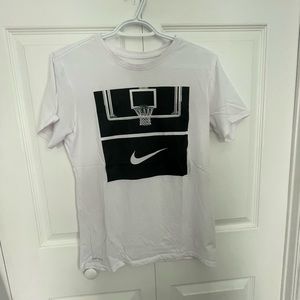 Nike dRi-Fit thin white Basketball Graphic t-shirt.  Men’s size Small EUC